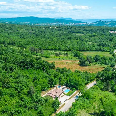 Stunning In Snasici With Kitchen 度假居
