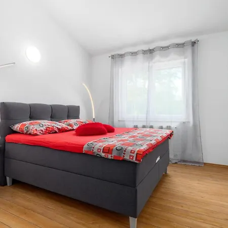 Stunning In Snasici With Kitchen 度假居 *