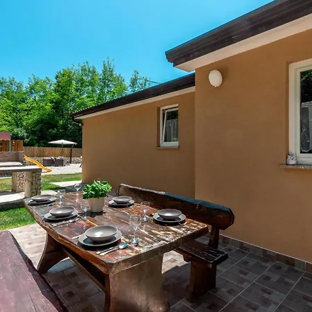 Stunning Home In Snasici With Kitchen
