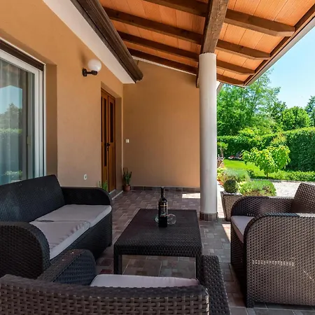 Holiday home Stunning Home In Snasici With Kitchen *