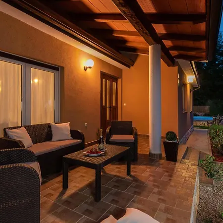 Stunning Home In Snasici With Kitchen Holiday home Mali Turini