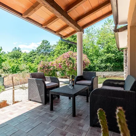 Holiday home Stunning Home In Snasici With Kitchen Mali Turini