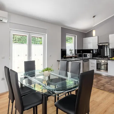 Holiday home Stunning Home In Snasici With Kitchen *