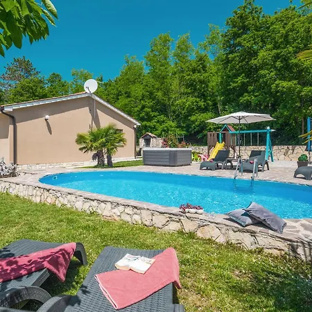 Stunning Home In Snasici With Kitchen Mali Turini