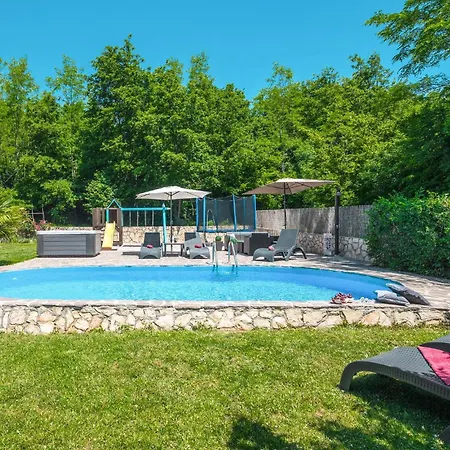 Stunning Home In Snasici With Kitchen Holiday home