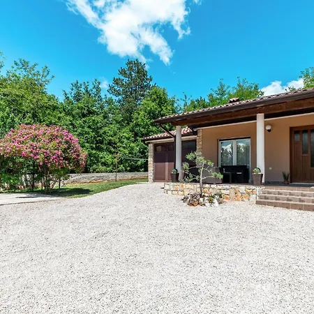 Holiday home Stunning Home In Snasici With Kitchen Mali Turini