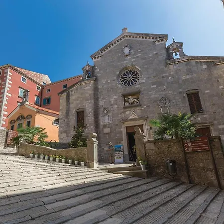 Stunning In Snasici