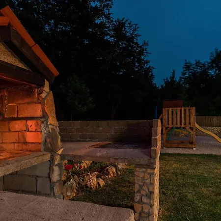Stunning Home In Snasici With Kitchen *