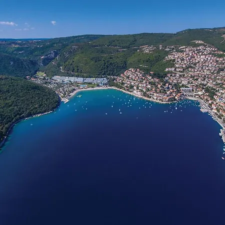 Stunning Home In Snasici With Kitchen Holiday home Mali Turini