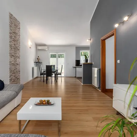 Holiday home Stunning Home In Snasici With Kitchen